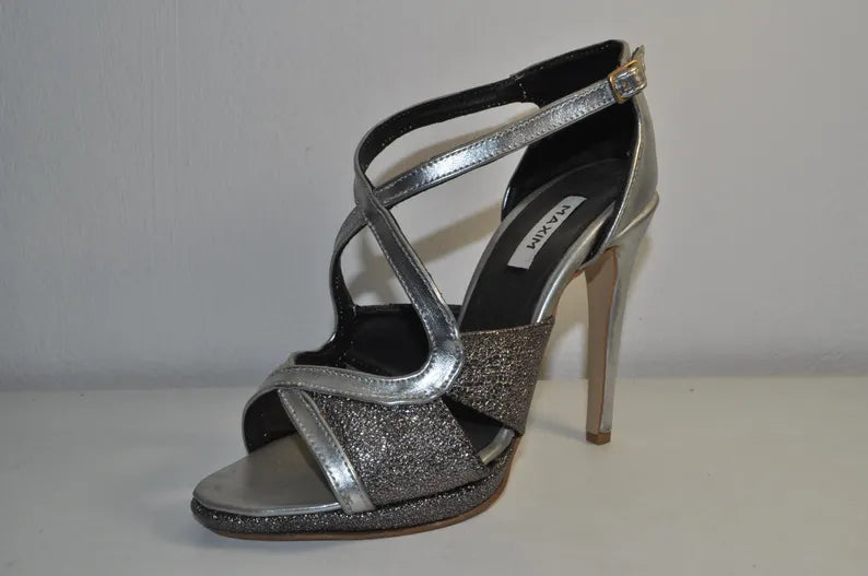 “Designer Women’s Silver Glitter High Heel Sandals – Chic Evening Heels”