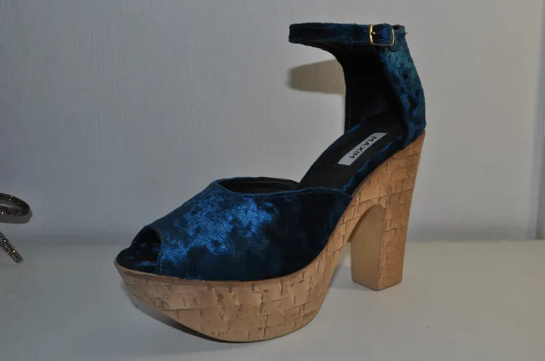 “Designer Women’s Blue Velvet Platform Sandals – Stylish Evening Heels”