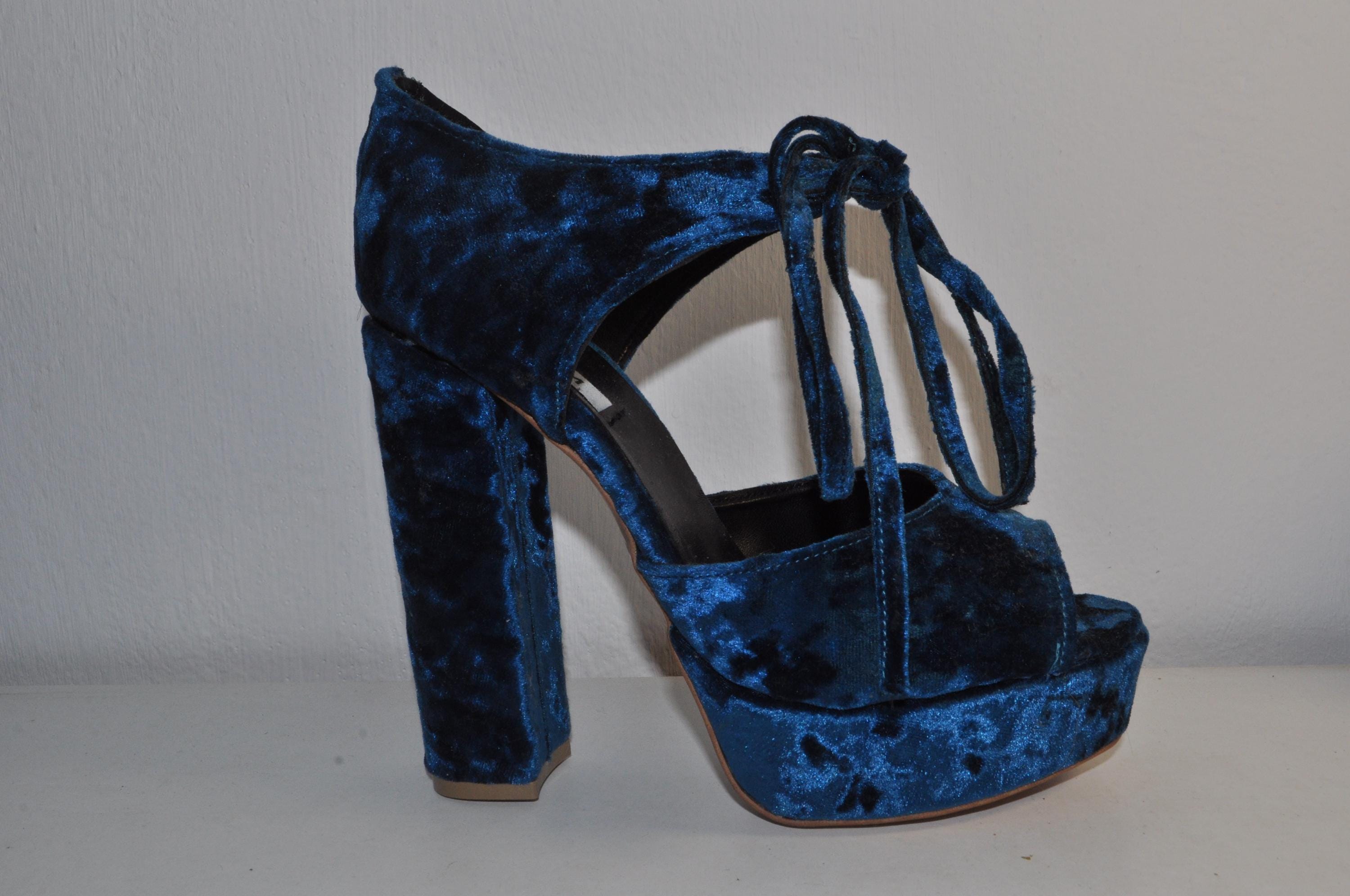 Elegant Blue Velvet Mules: Chunky Heel Statement Shoes