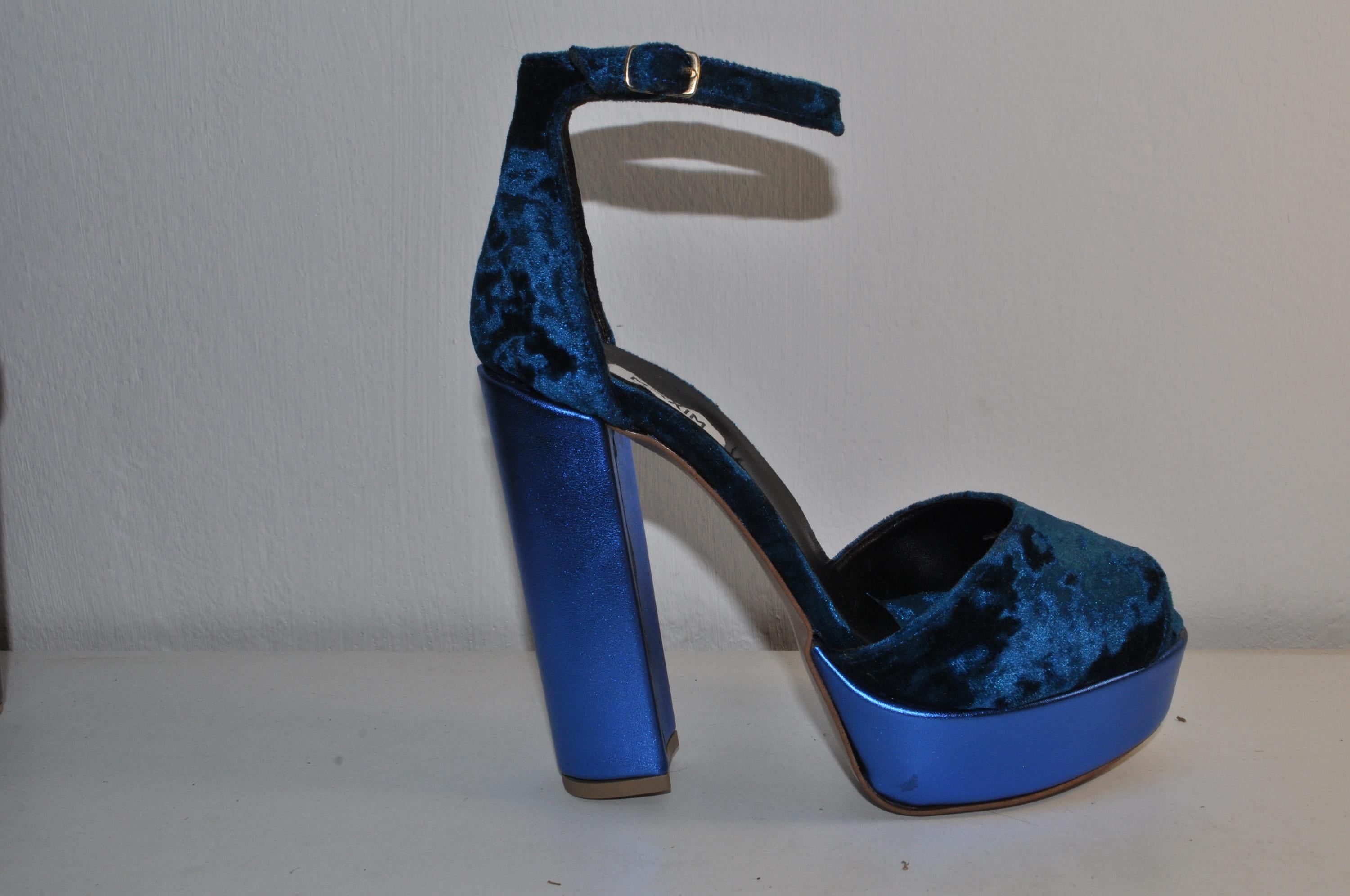 “Women’s Olivia Blue Velvet Chunky Heel Sandals – Chic Luxury Evening Heels”