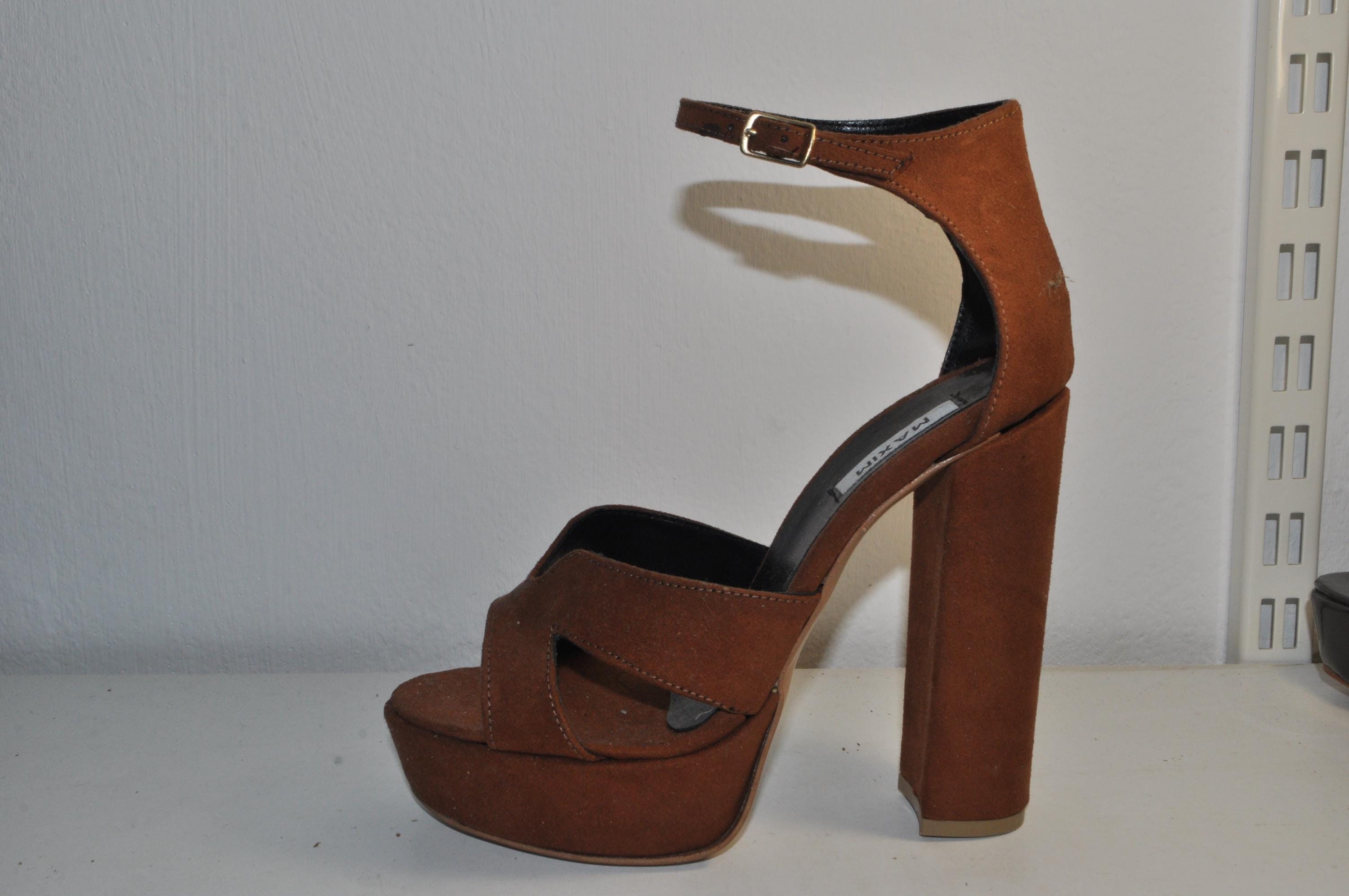 “Women’s Handmade Brown Leather Chunky Heel Sandals – Chic Evening Heels”