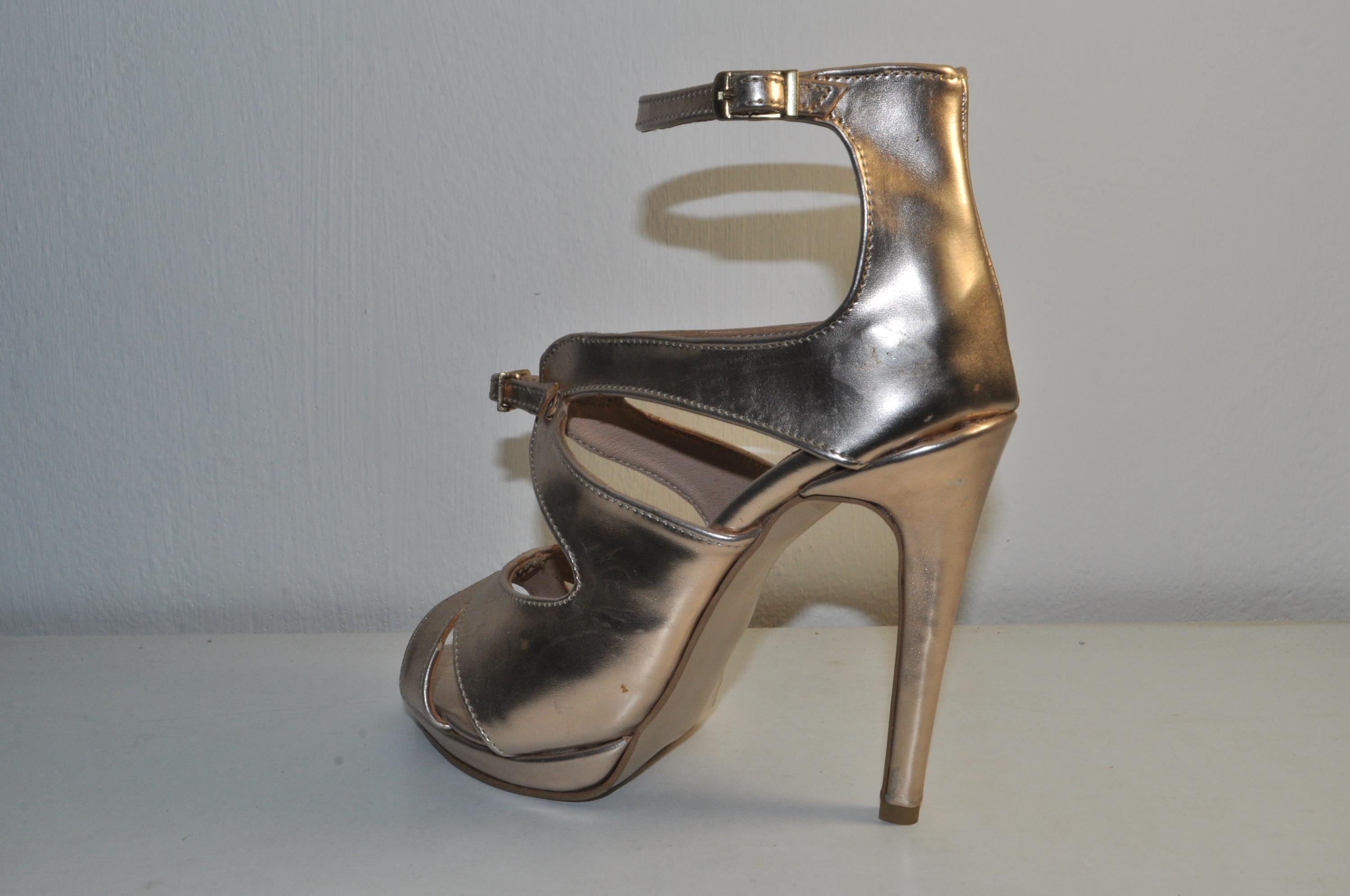 “Luxury Women’s Gold High Heel Sandals – Elegant Evening Heels”