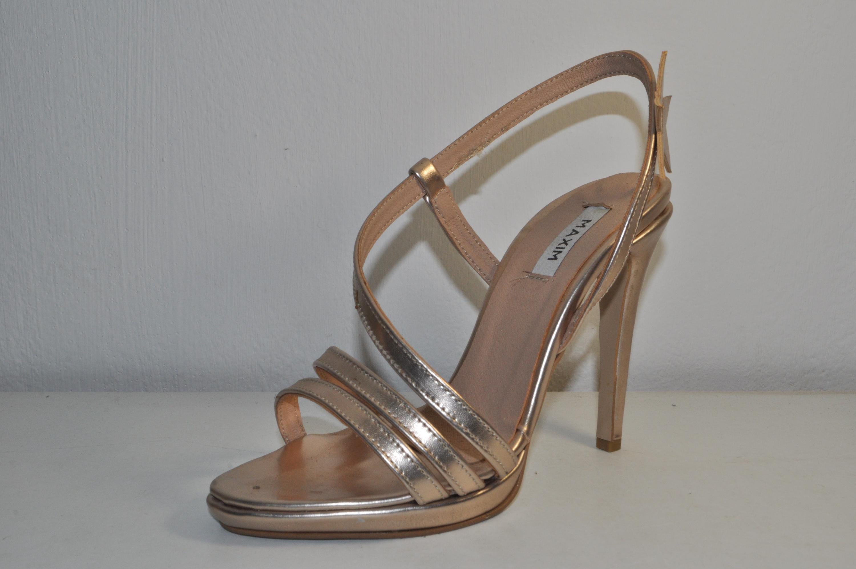 “Women’s Handmade Golden Leather High Heel Sandals with Star Detail – Chic Luxury Evening Heels”