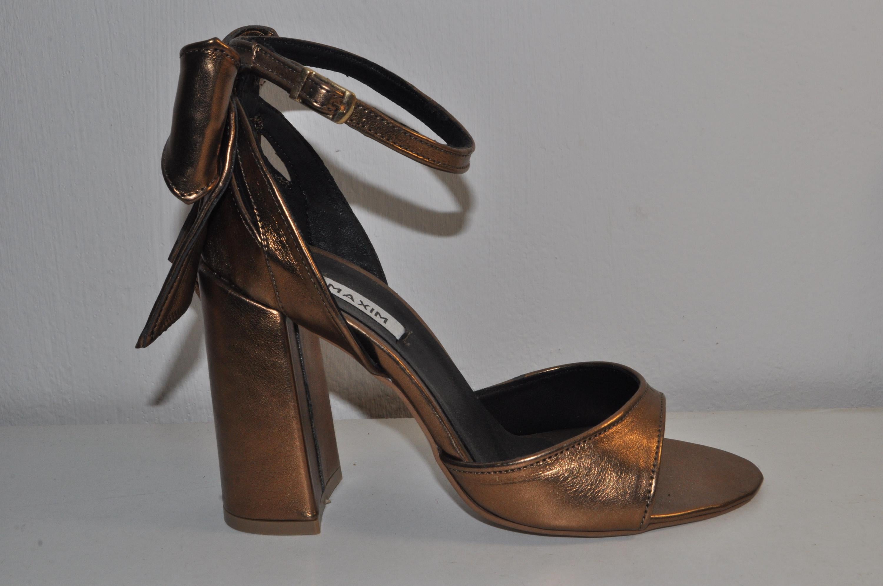 “Women’s Bronze Chunky Heel Sandals – Bow Detail Luxury Evening Shoes”