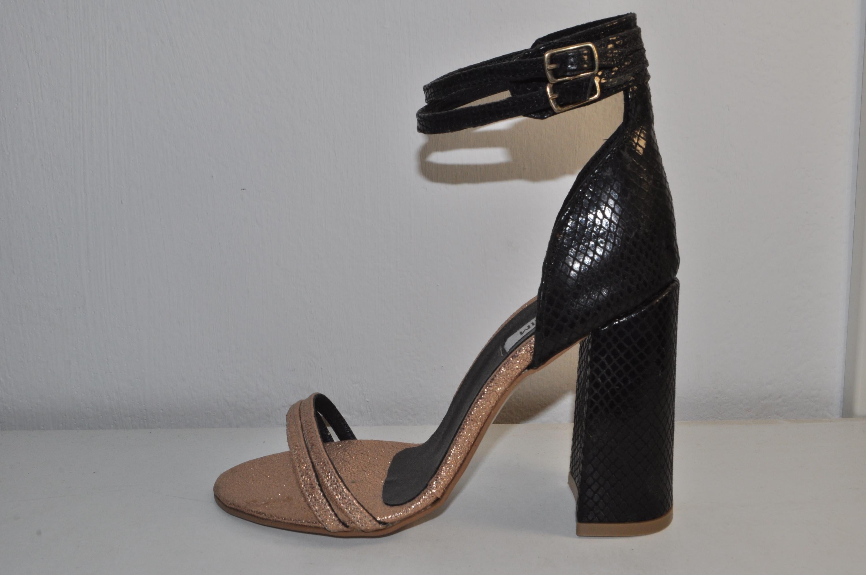 “Women’s Black & Gold Open-Toe Chunky Heel Sandals – Chic Luxury Evening Glamour Shoes”