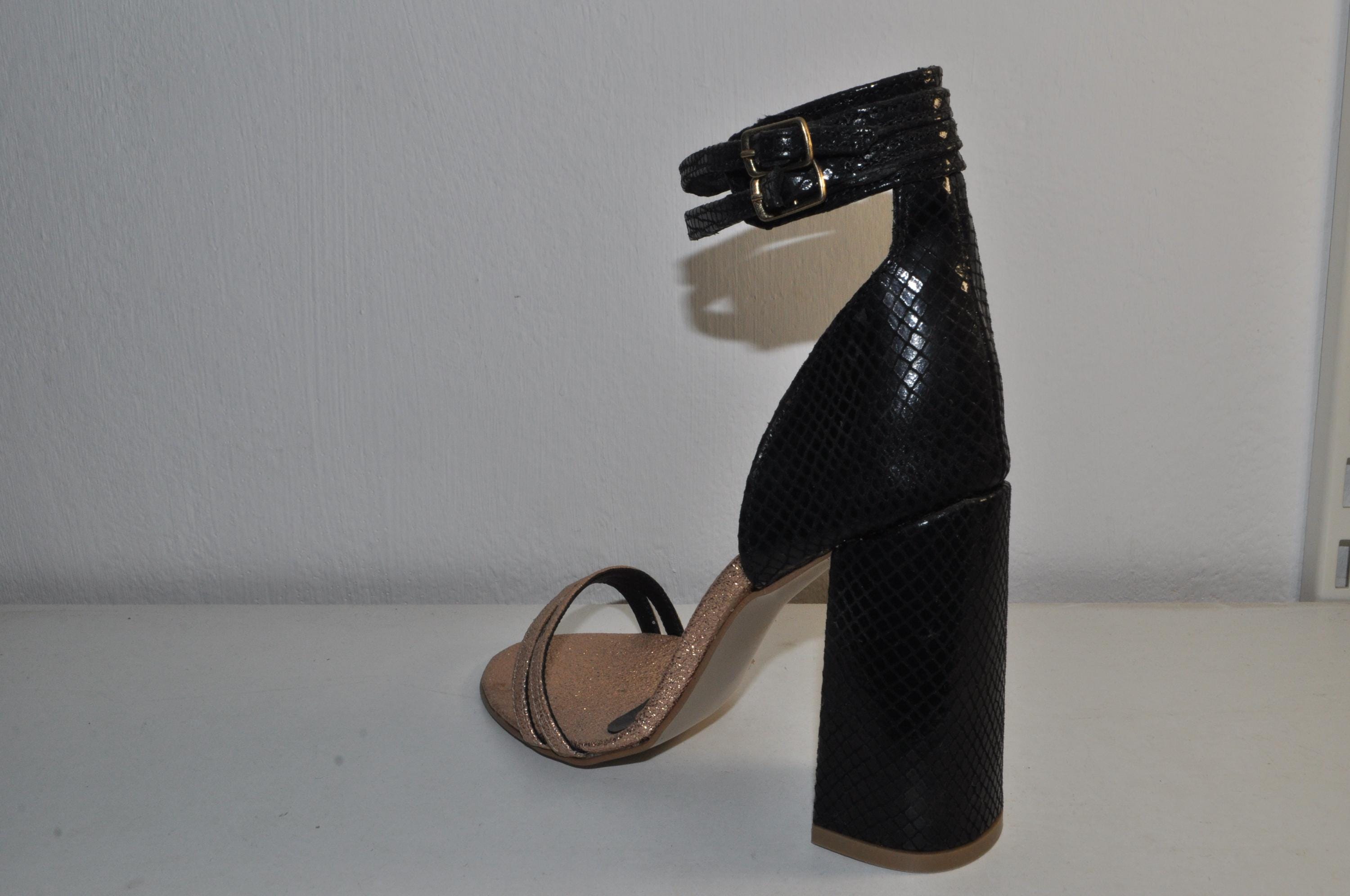 “Women’s Black & Gold Open-Toe Chunky Heel Sandals – Chic Luxury Evening Glamour Shoes”