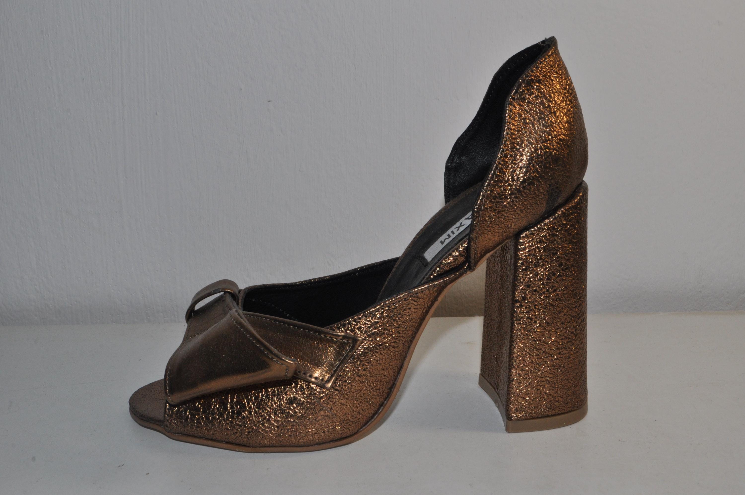 “Women’s Handmade Leather Chunky Heel Sandals – Stylish Evening Shoes”