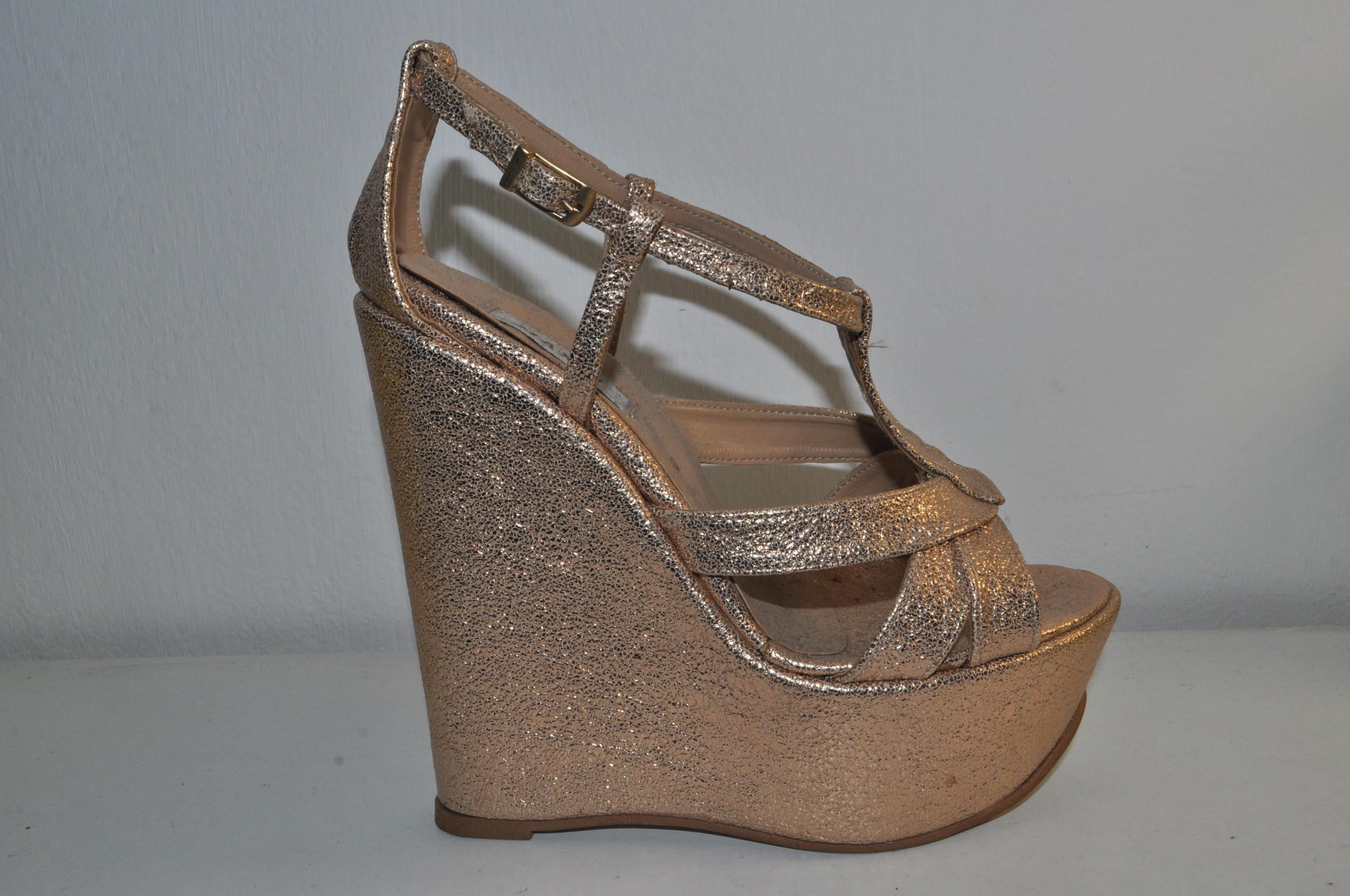 “Designer Women’s Handmade Gold Wedge Heel Sandals – Stylish Evening Heels”