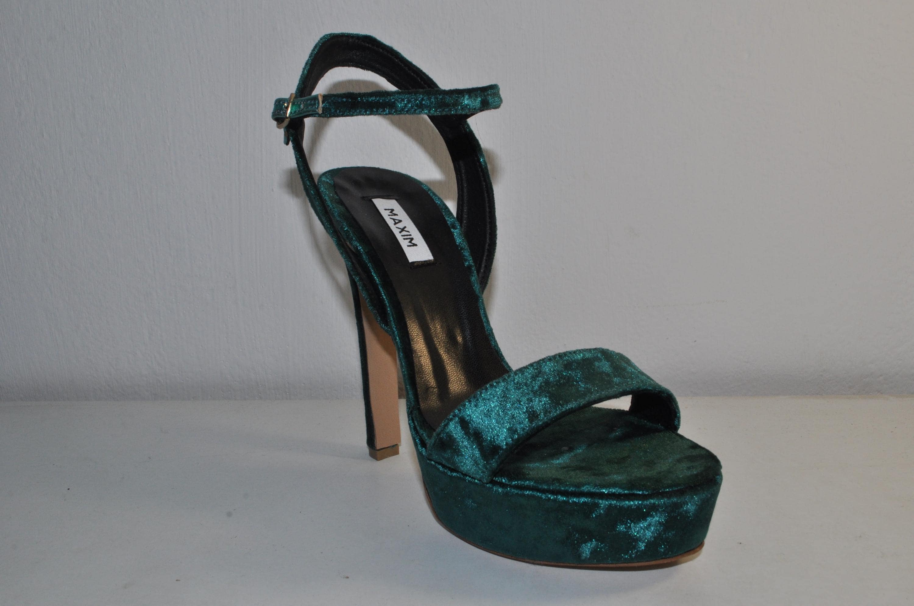 Chic Emerald Velvet Sandals: Women’s Chunky Heel Evening Shoes