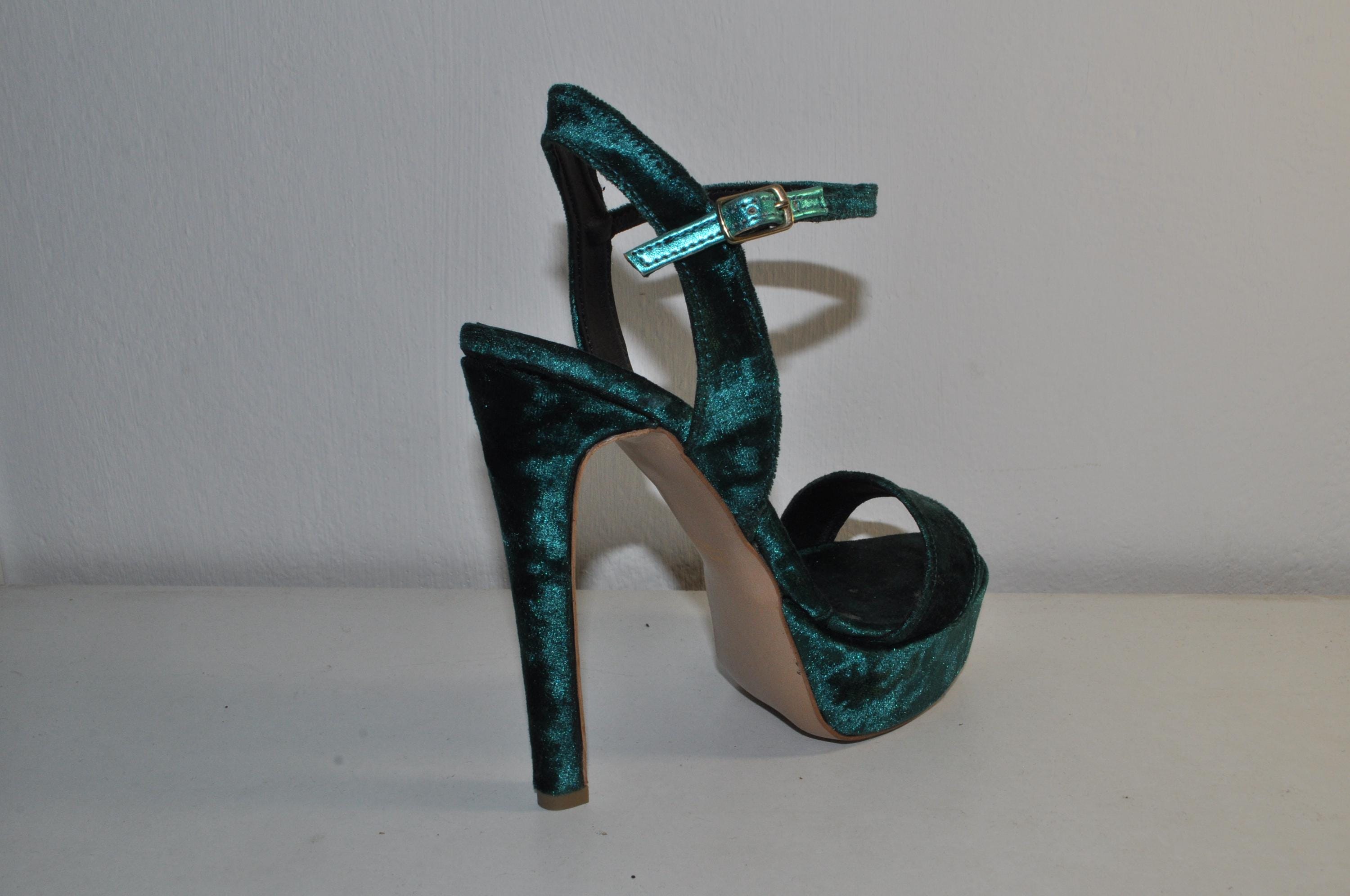 Chic Emerald Velvet Sandals: Women’s Chunky Heel Evening Shoes