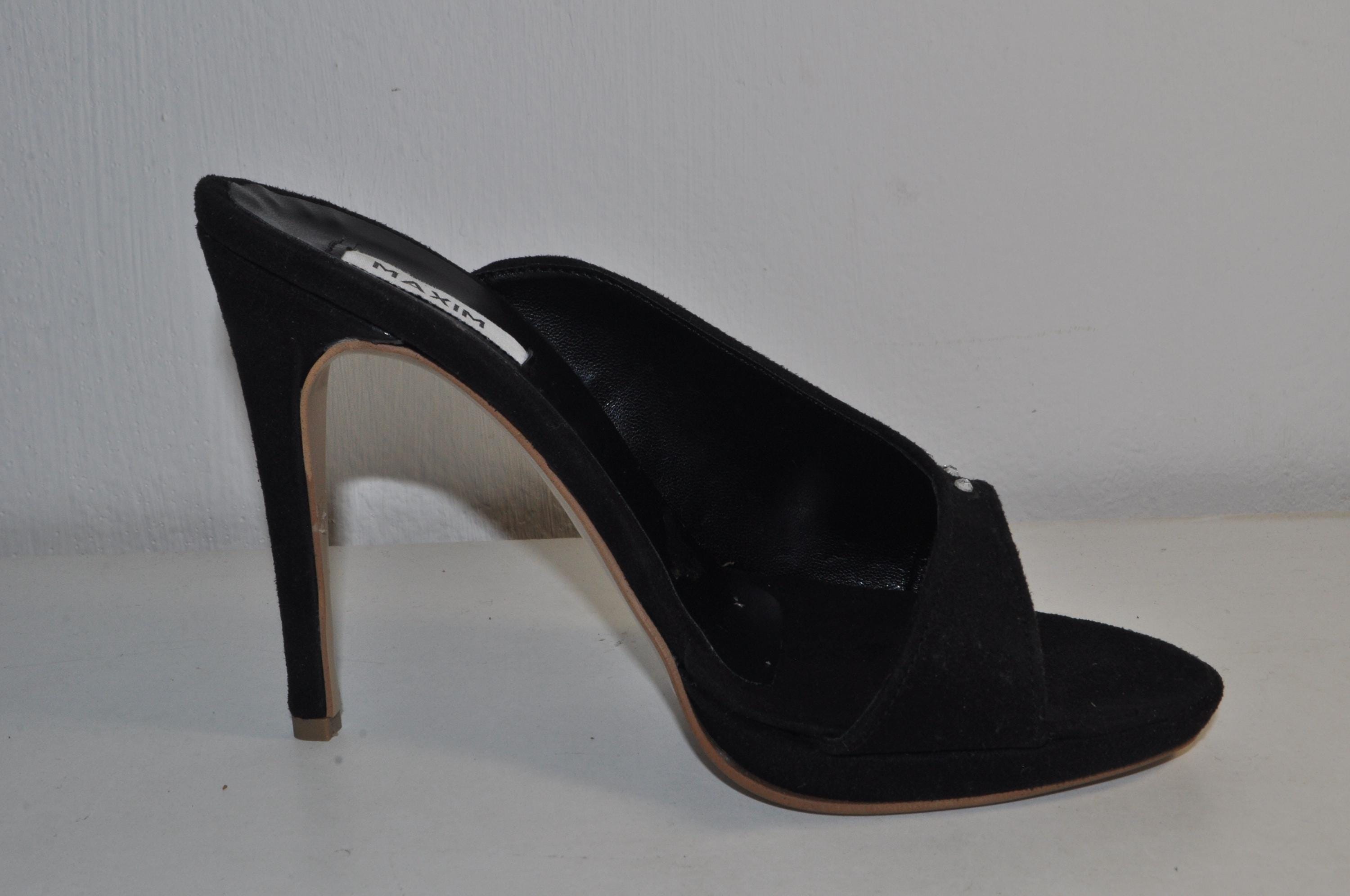 “Designer Women’s Black Chunky Heel Sandals – Glamorous Rhinestone Heels”