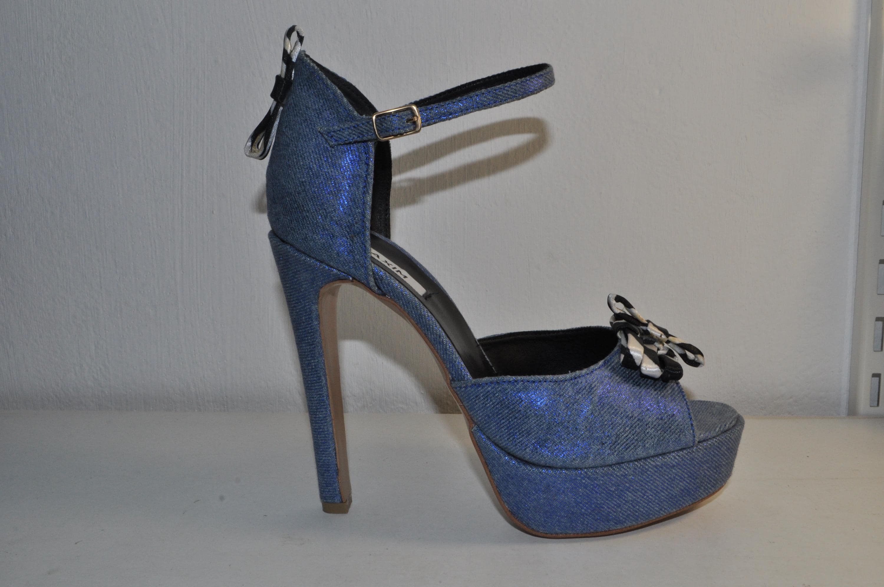 Chic Denim Chunky High Heels: Fashion Sandals