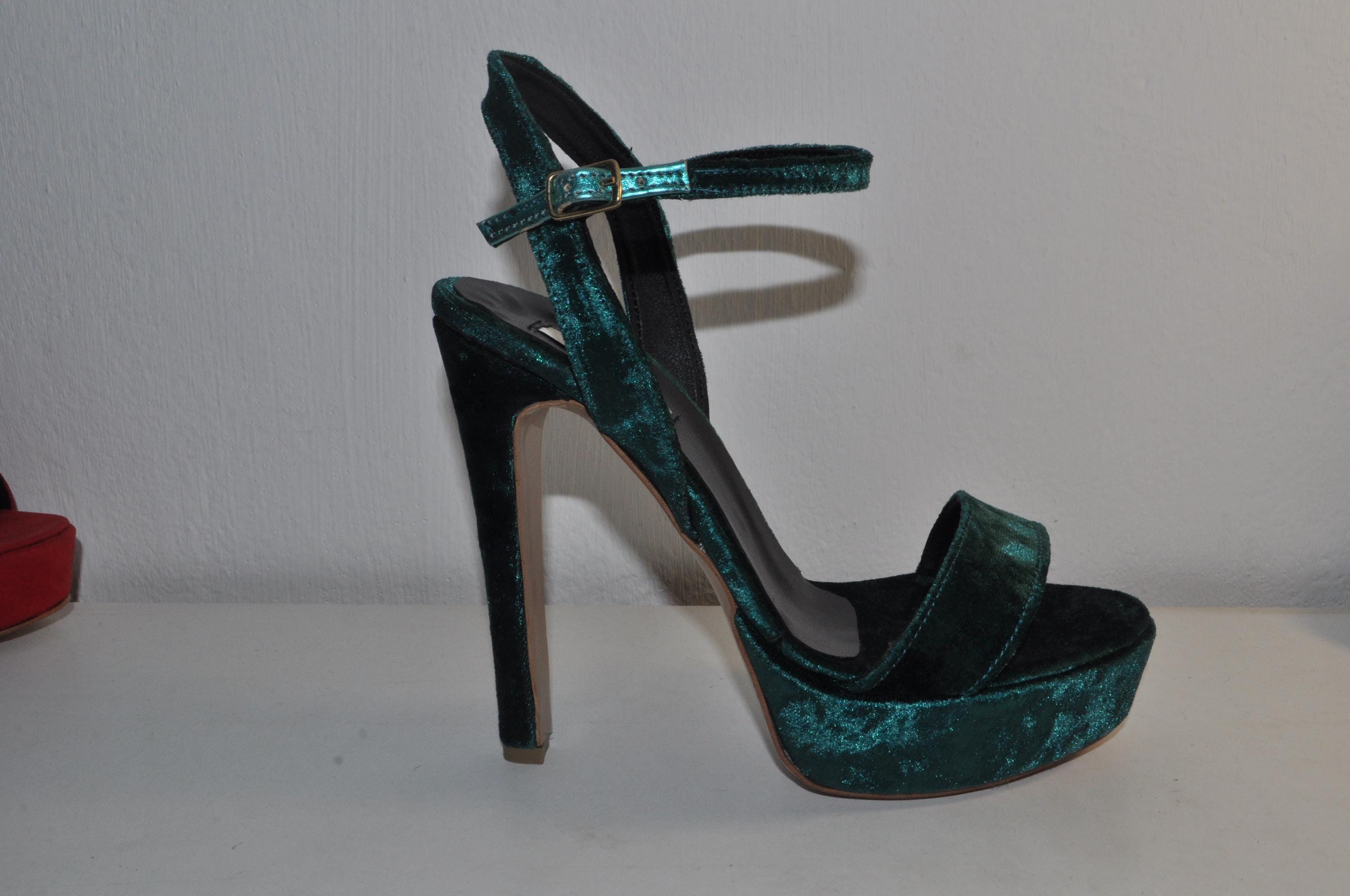 Chic Emerald Velvet Sandals: Women’s Chunky Heel Evening Shoes