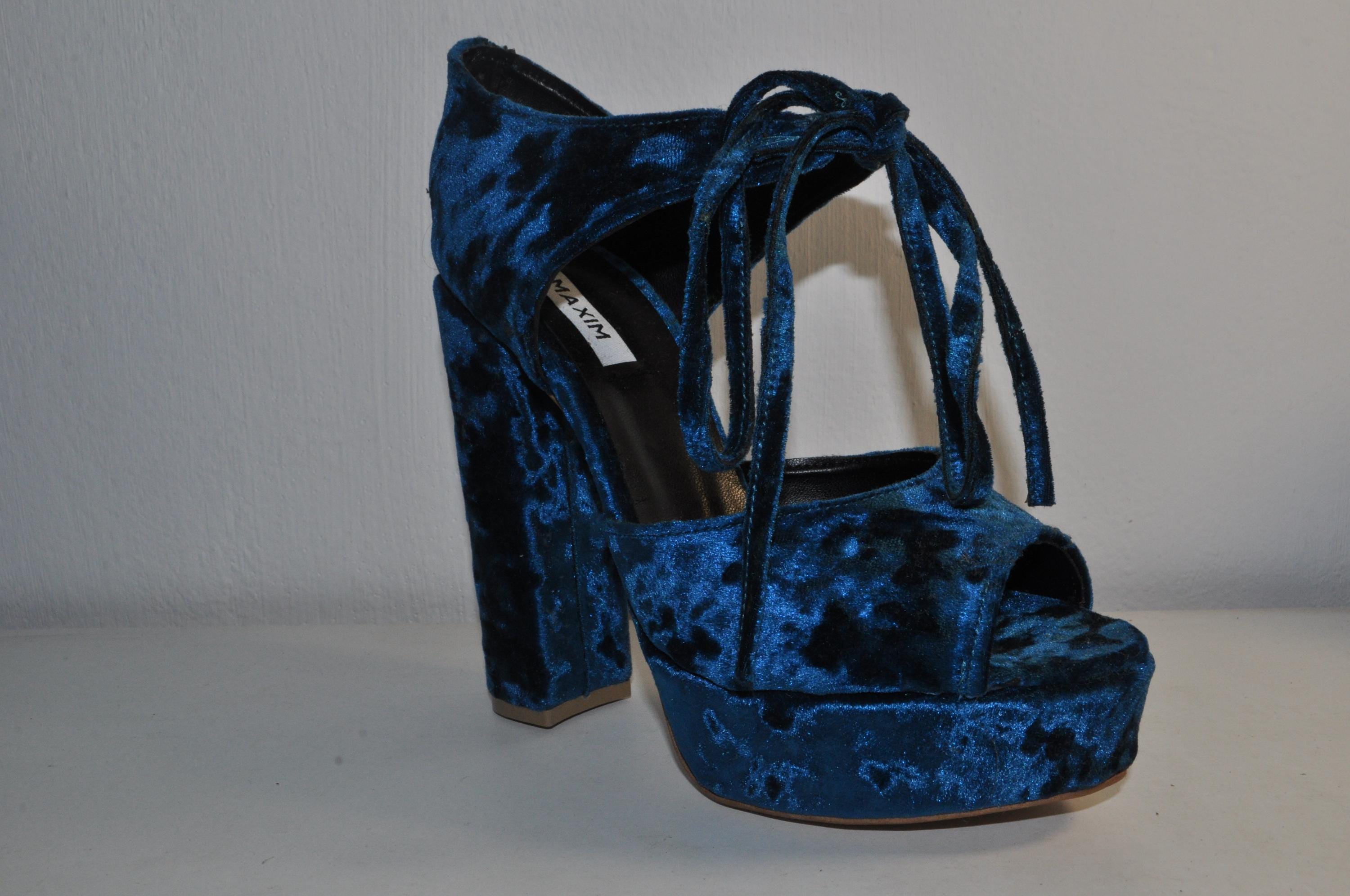 Elegant Blue Velvet Mules: Chunky Heel Statement Shoes