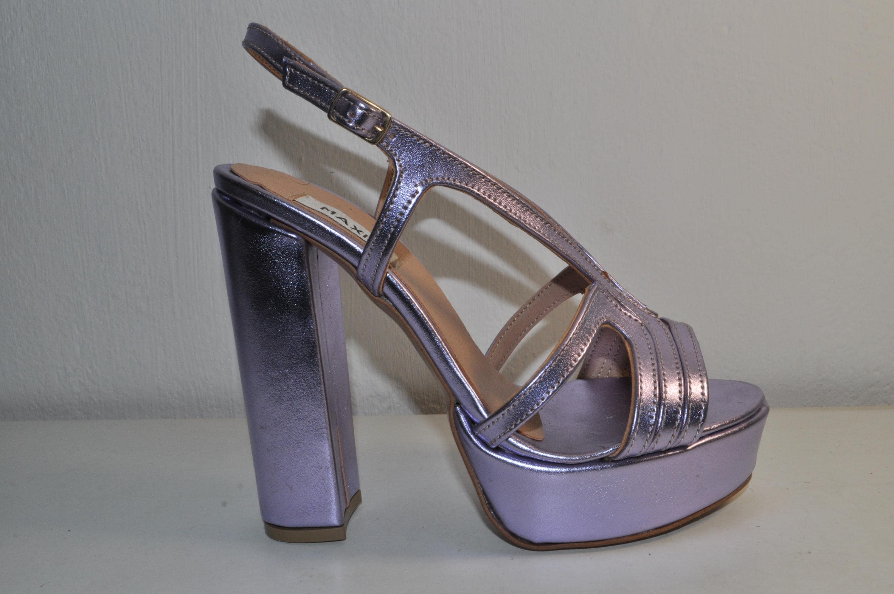 Chic Leather Women’s High Heels: Handmade Chunky Sandals