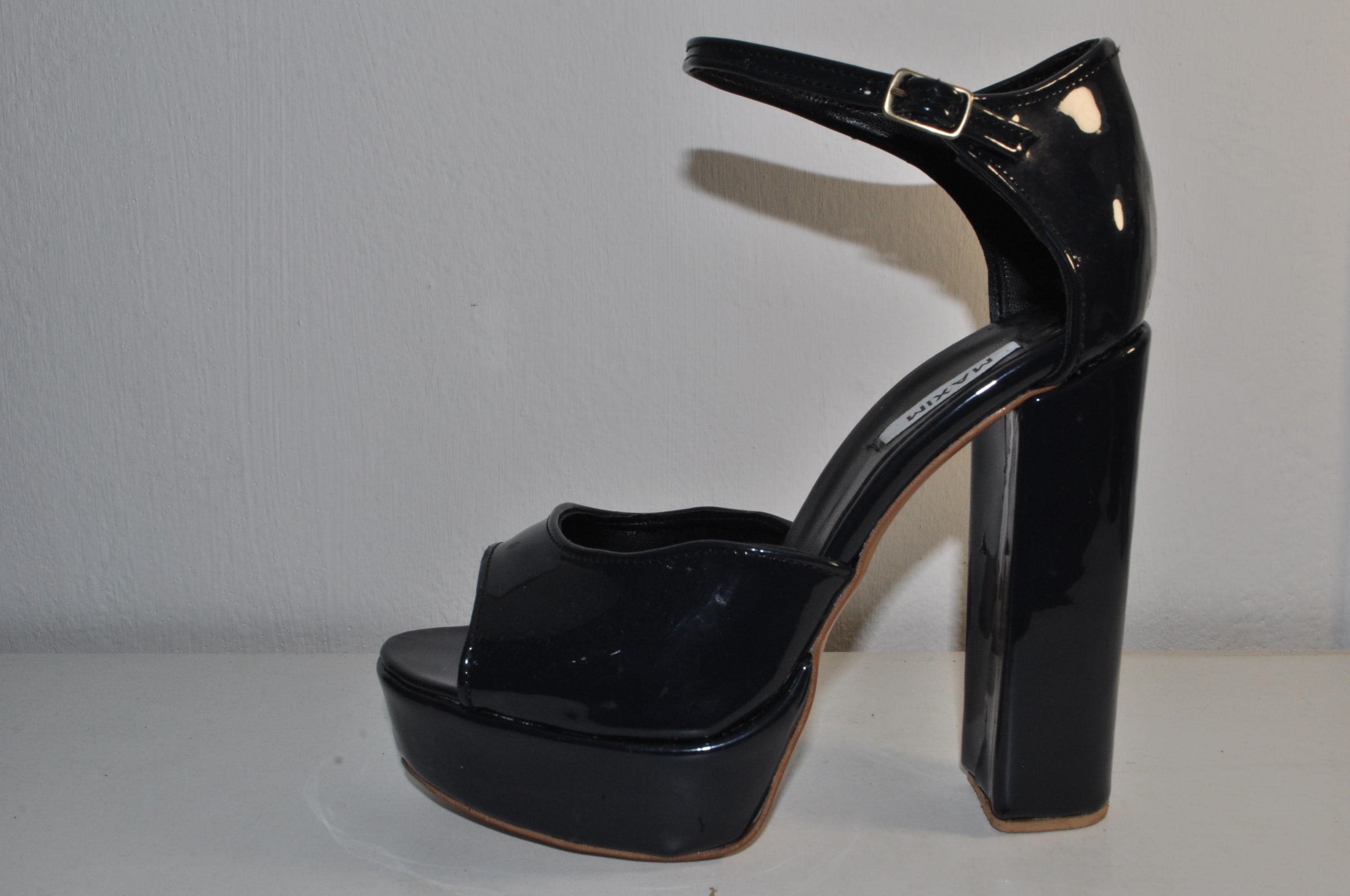 “Designer Women’s Olivia Black Chunky High Heel Sandals – Elegant Evening Shoes”