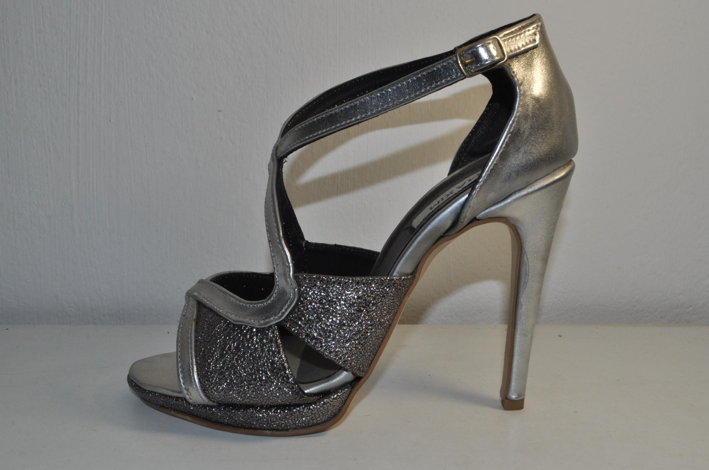 “Designer Women’s Silver Glitter High Heel Sandals – Chic Evening Heels”