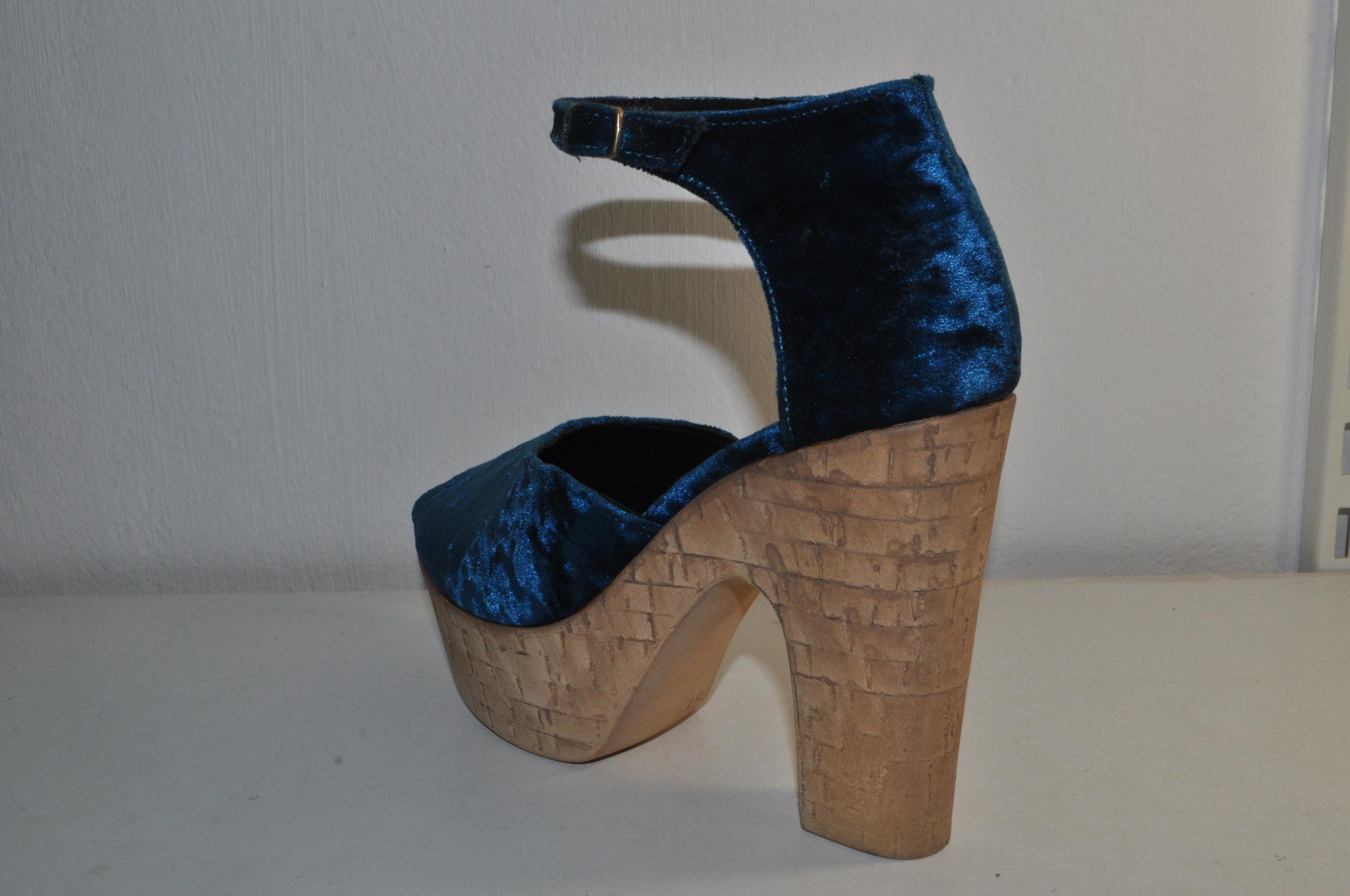 “Designer Women’s Blue Velvet Platform Sandals – Stylish Evening Heels”