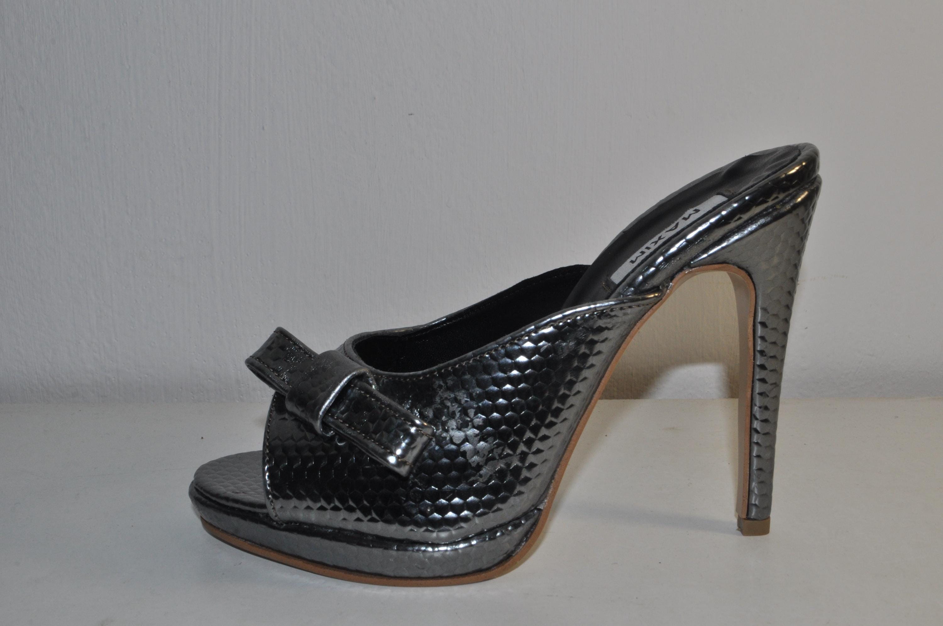 “Women’s Handmade Leather Chunky Heel Sandals – Stylish High Heel Shoes”